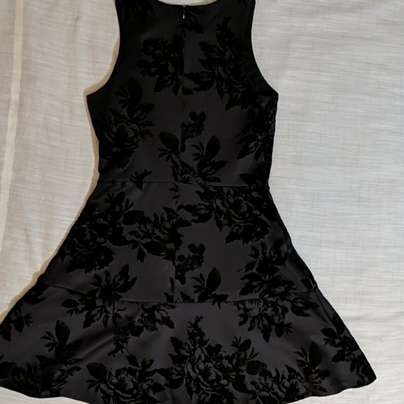 Design Lab Lord and Taylor Black Velvet dress - Picture 3 of 4